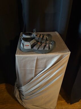 Keen kids Gray and Black Closed-Toe Hiking Sandals